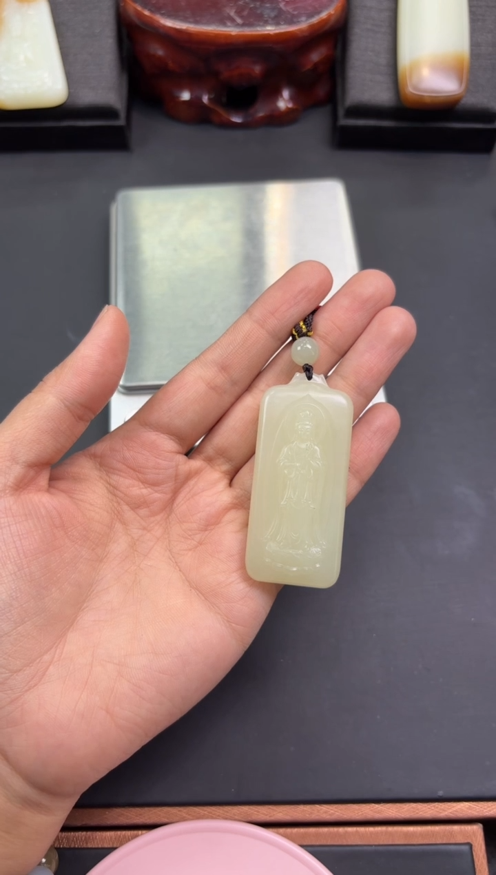 【闪购商品】和田玉吊坠(赠链)未镶嵌且末金山微色差吊坠