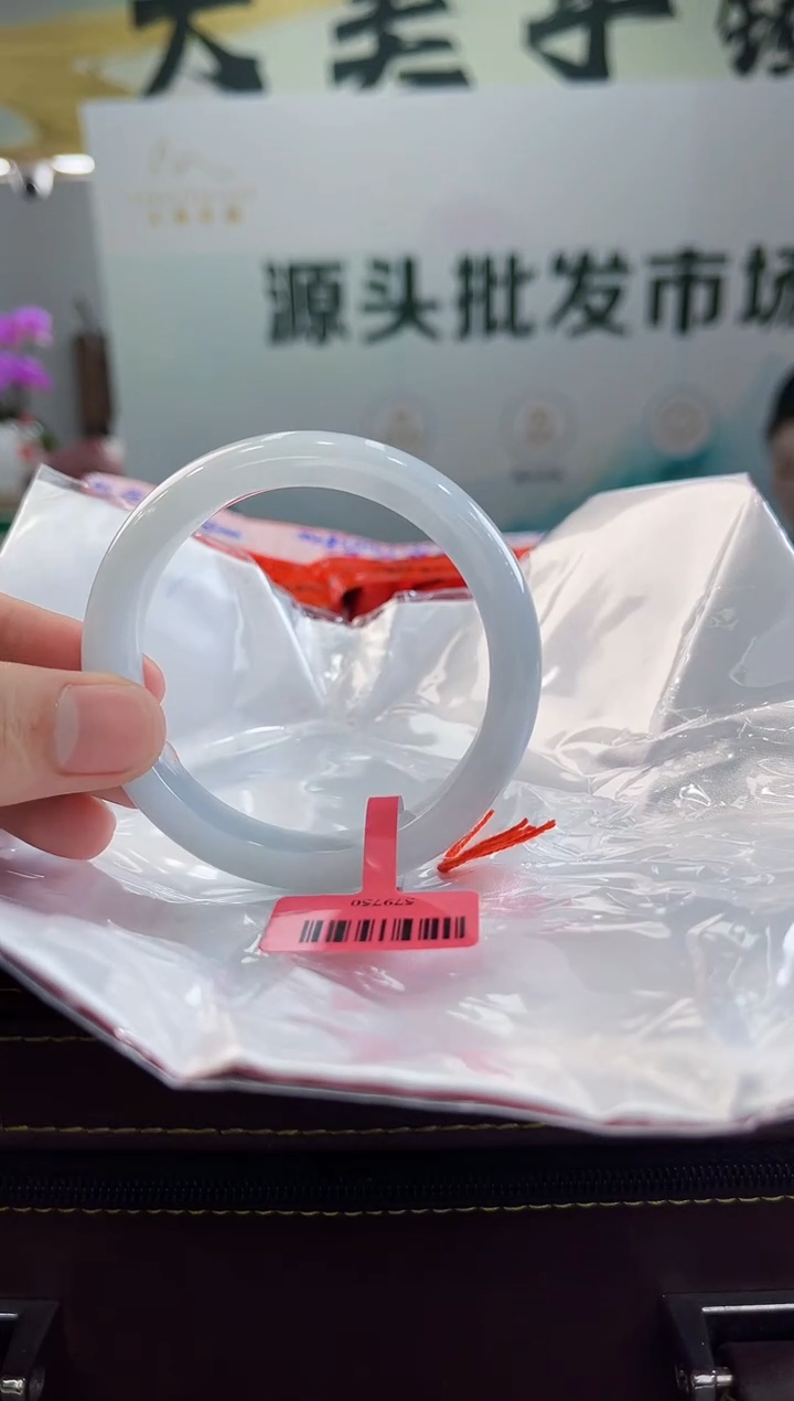 【闪购商品】翡翠手镯未镶嵌手镯