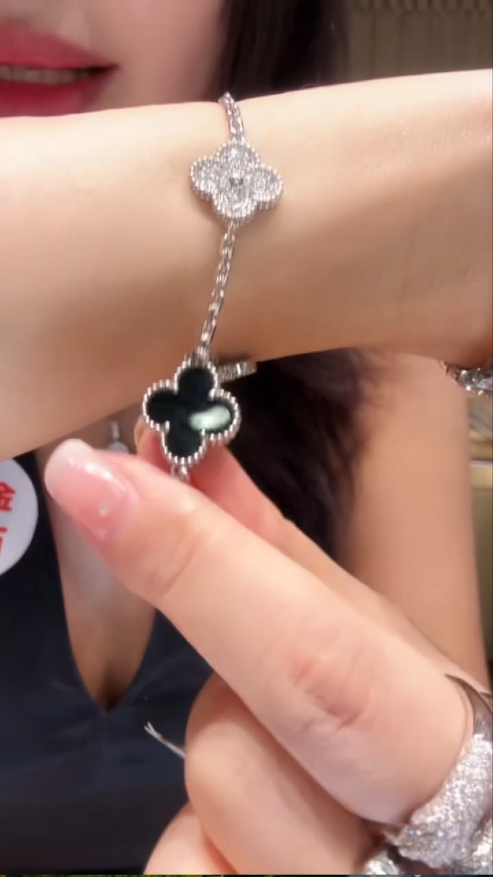 手链18K金镶嵌钻石熊猫