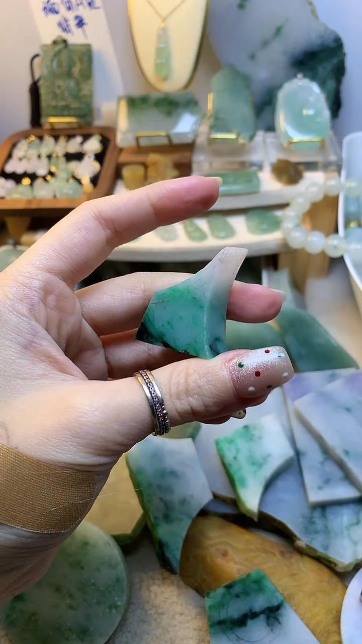 未镶嵌挂件翡翠阳*苔缅甸A货翡翠,没有运费险,有纹有裂