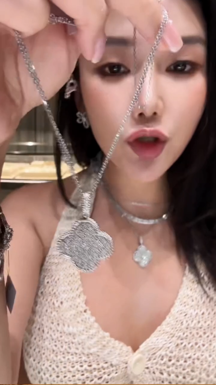 项链铂Pt950镶嵌钻石大花朵