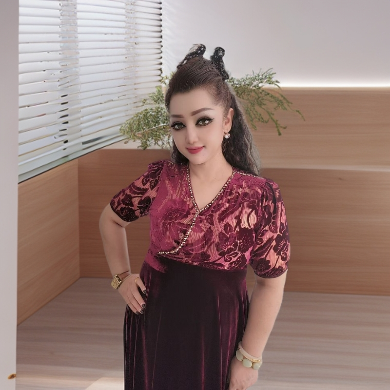 高级感假两件碎花连衣裙女2025夏季新款气质妈妈收腰显瘦雪纺长裙