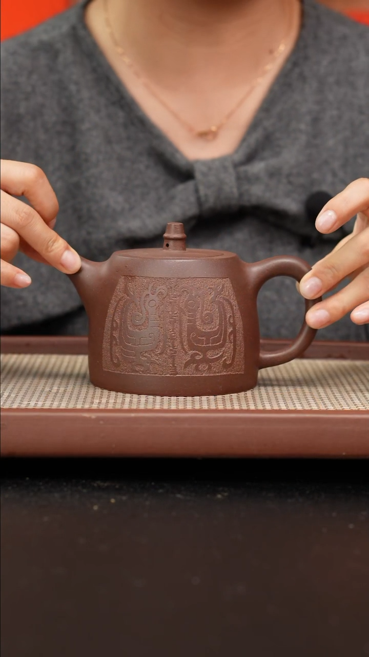 【闪购商品】紫砂茶壶底曹清汉铎刻绘380