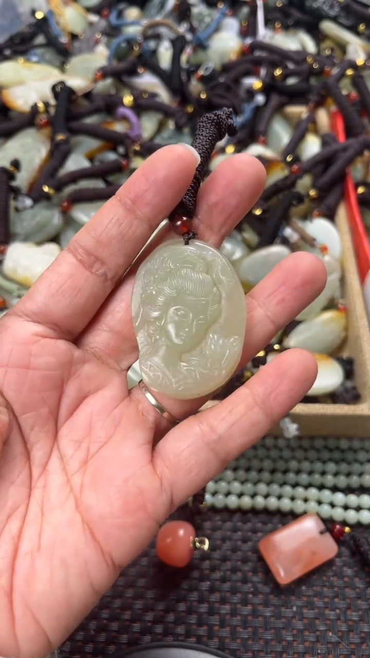 【闪购商品】和田玉颈饰未镶嵌多样性发货没有证书拍一发一有瑕