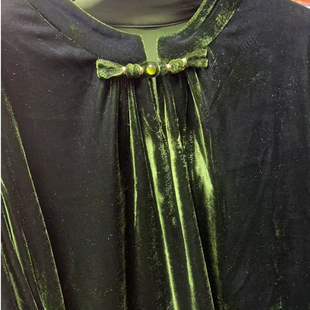 2589款时尚百搭丝绒小衫