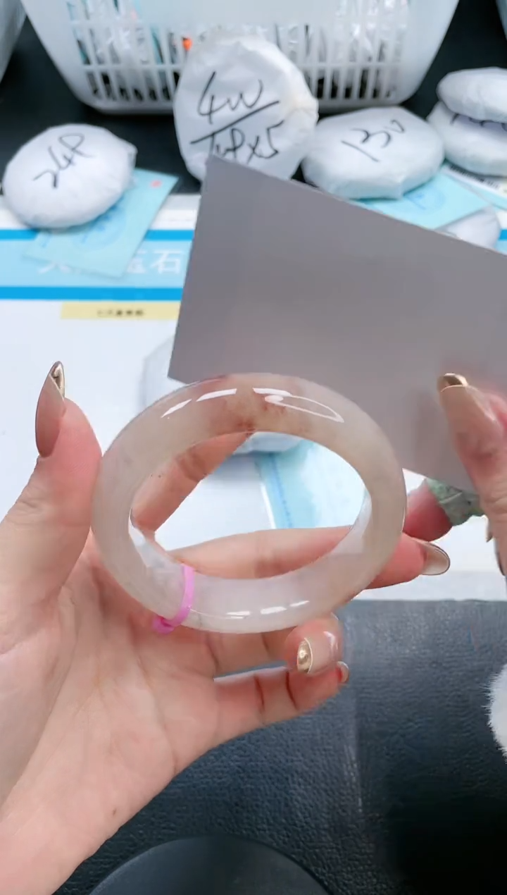 【闪购商品】石英质玉手镯未镶嵌21V180-55