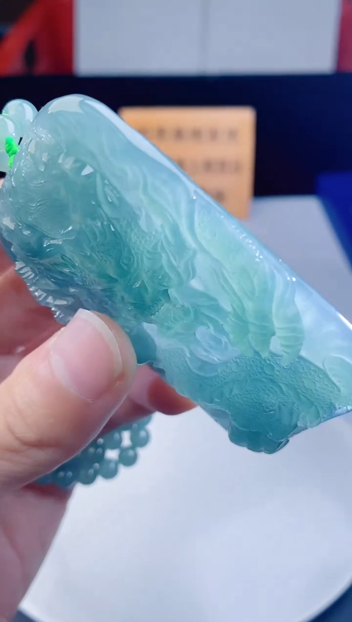 颈饰未镶嵌翡翠   