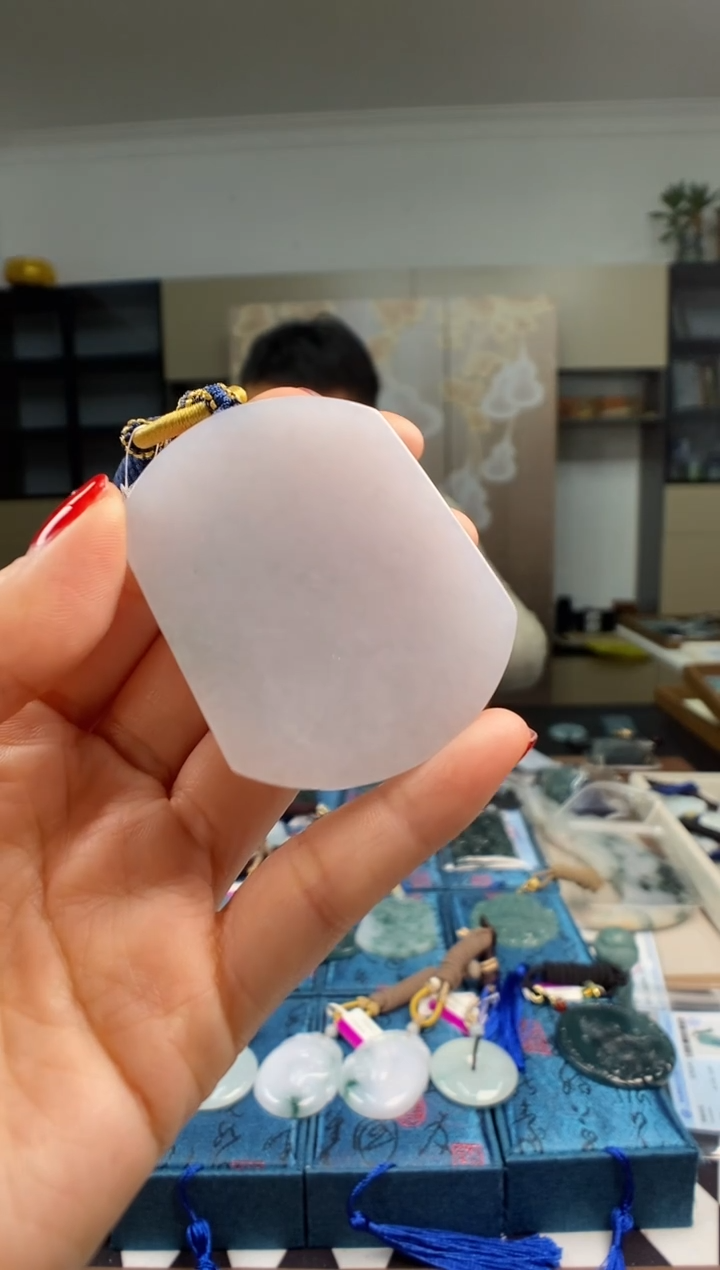 颈饰未镶嵌翡翠 多样性发其一