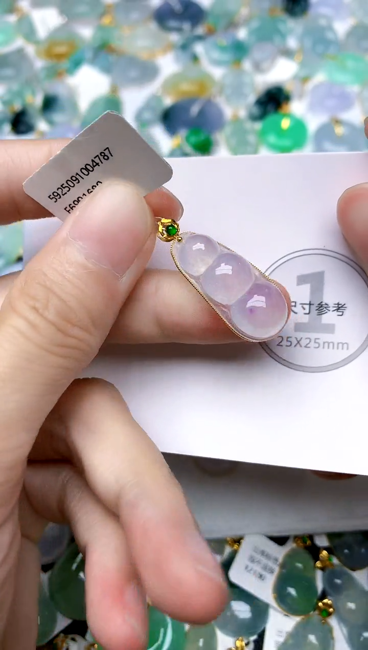 颈饰18K金镶嵌翡翠天然A货翡翠