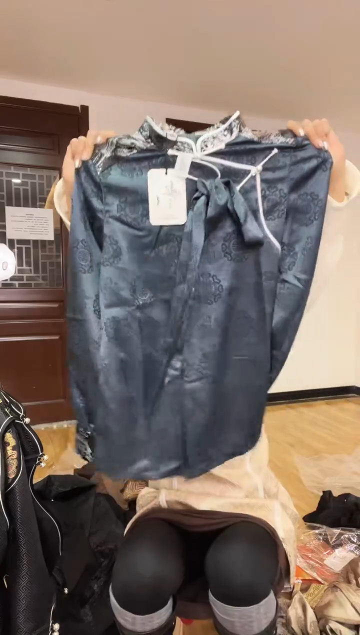 衬衣    L 120斤以里