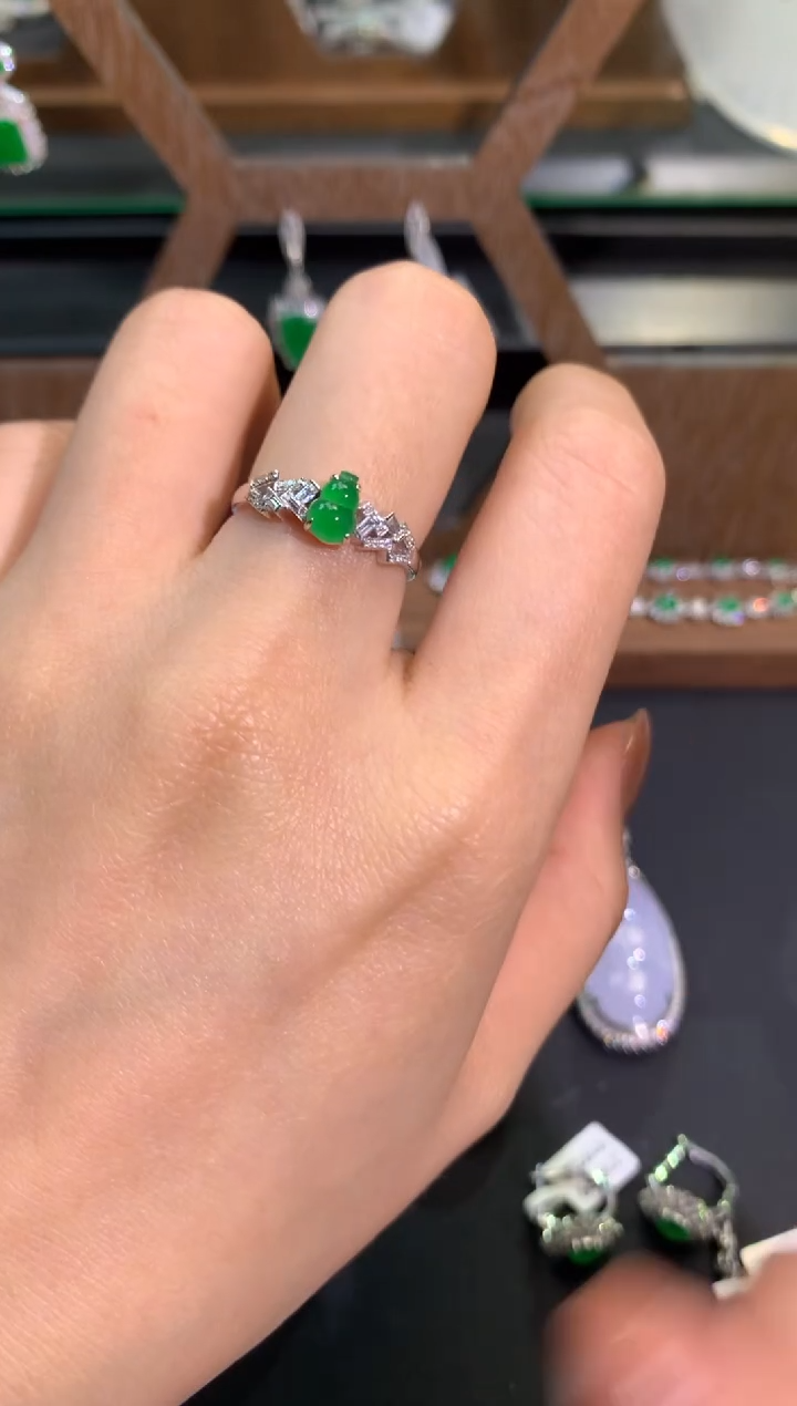 【闪购商品】翡翠吊坠(不含链)18K金镶嵌戒指