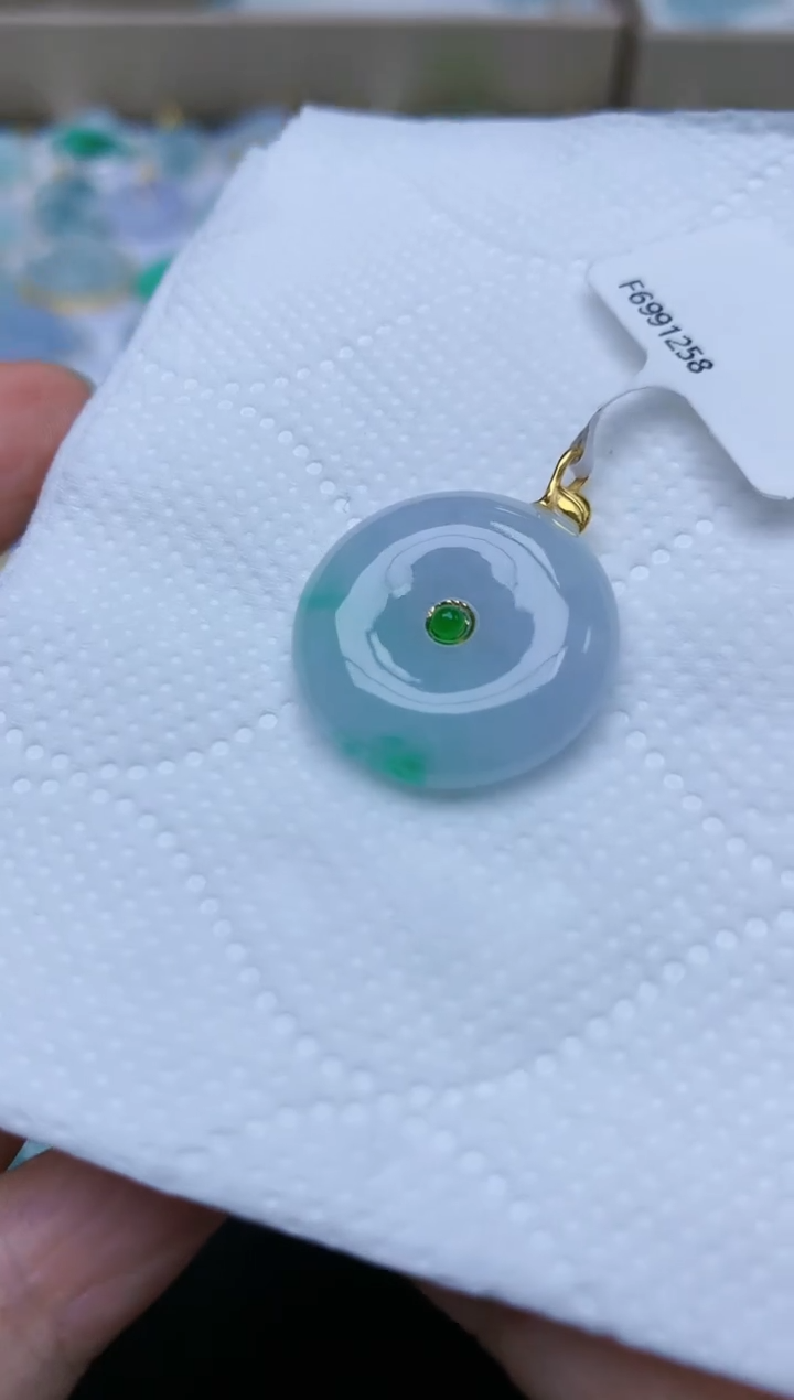 翡翠18K金镶嵌颈饰天然翡翠A货