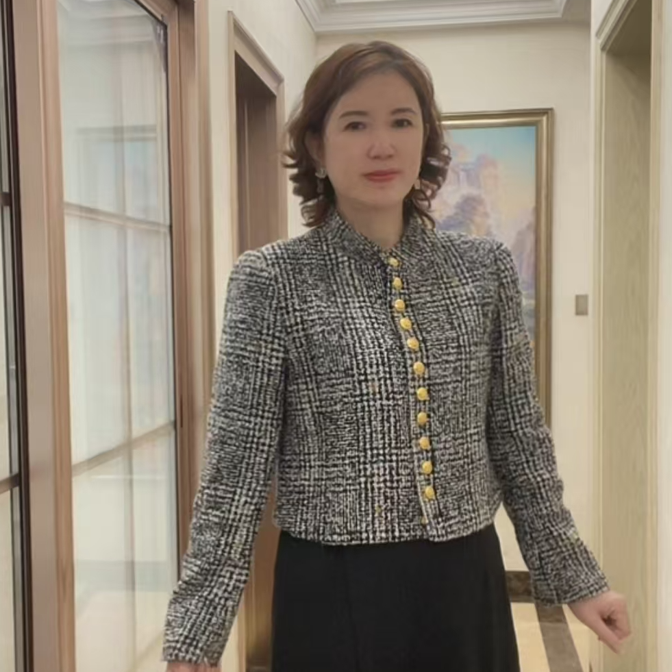 茹茹时装灰色格子纽扣小香风外套