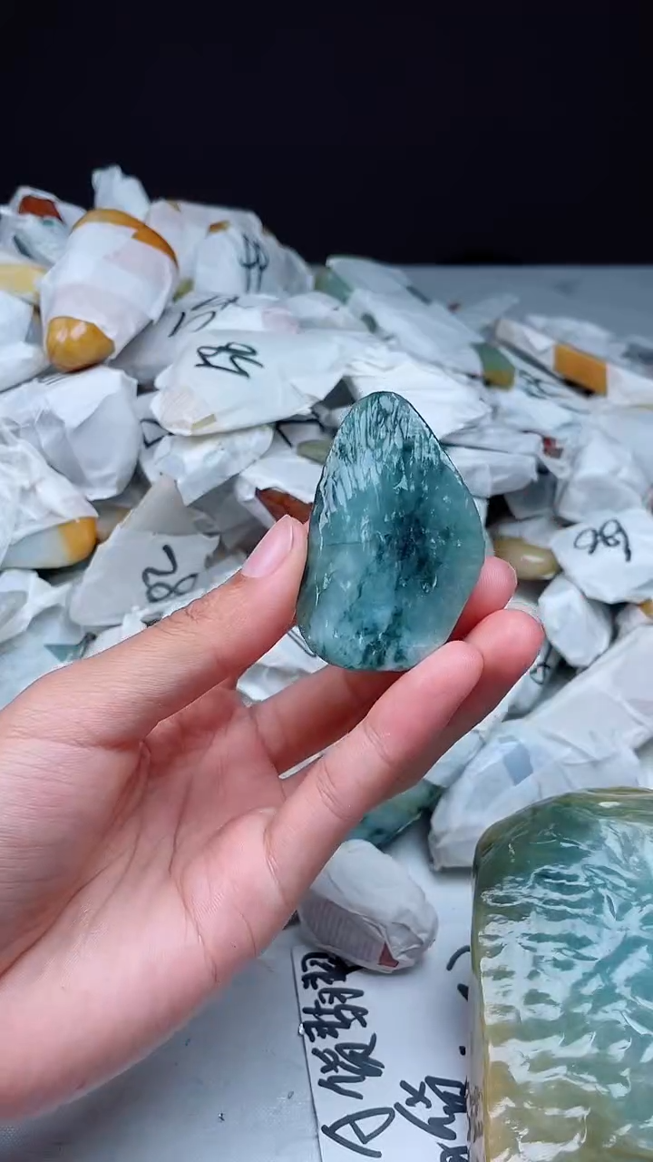 翡翠未镶嵌颈饰翡翠