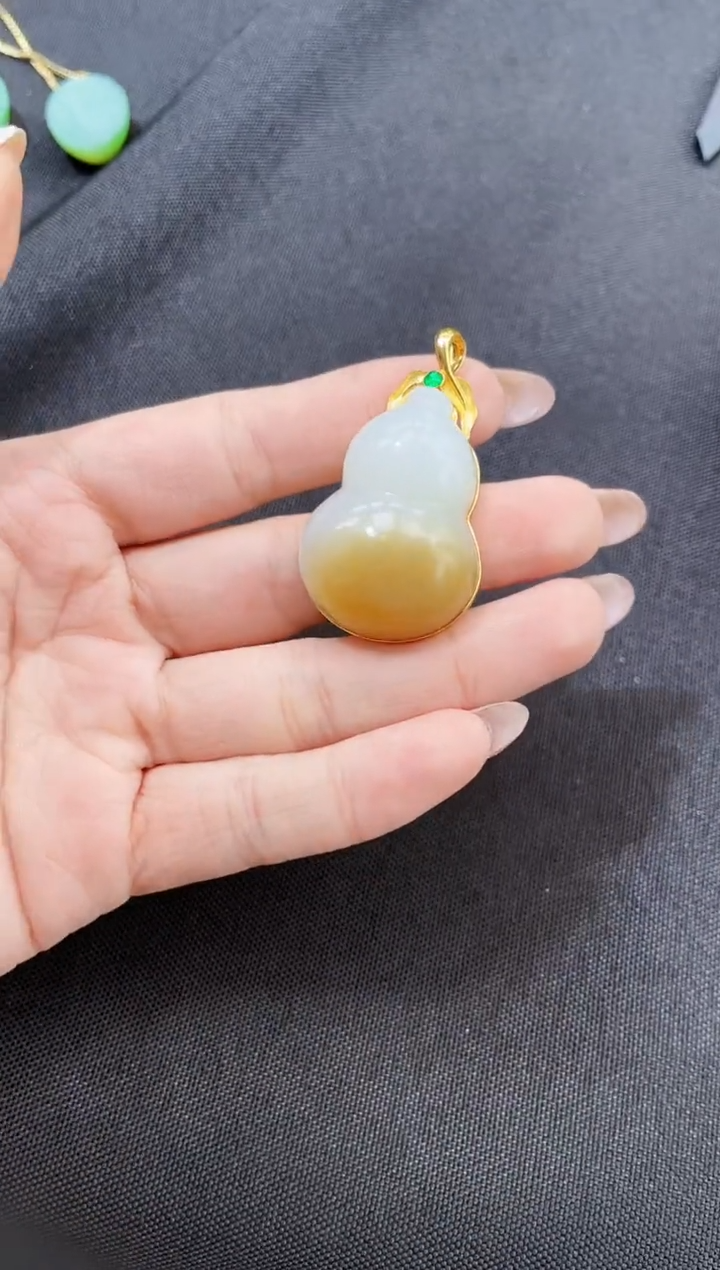 和田玉18K金镶嵌吊坠(赠链)36MM 多样性发一Z