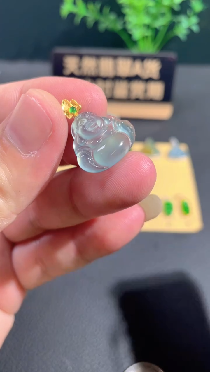 翡翠18K金镶嵌颈饰翡翠