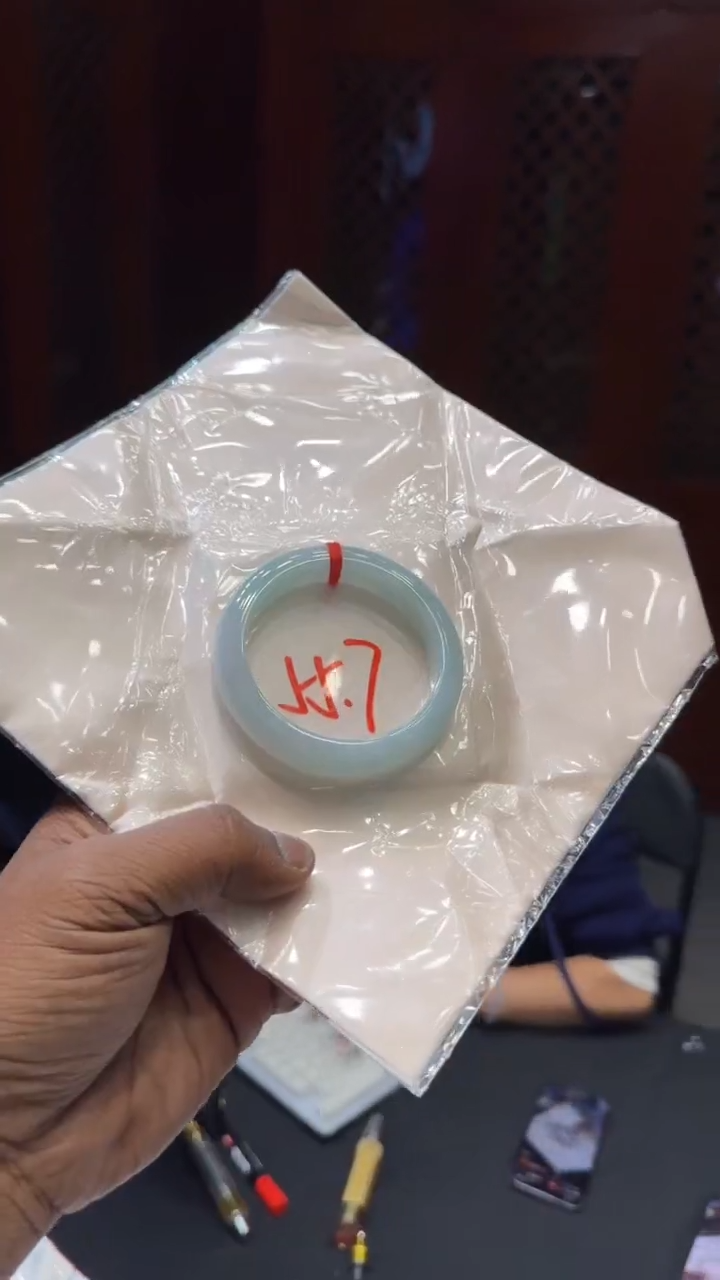 【闪购商品】翡翠手镯未镶嵌手镯