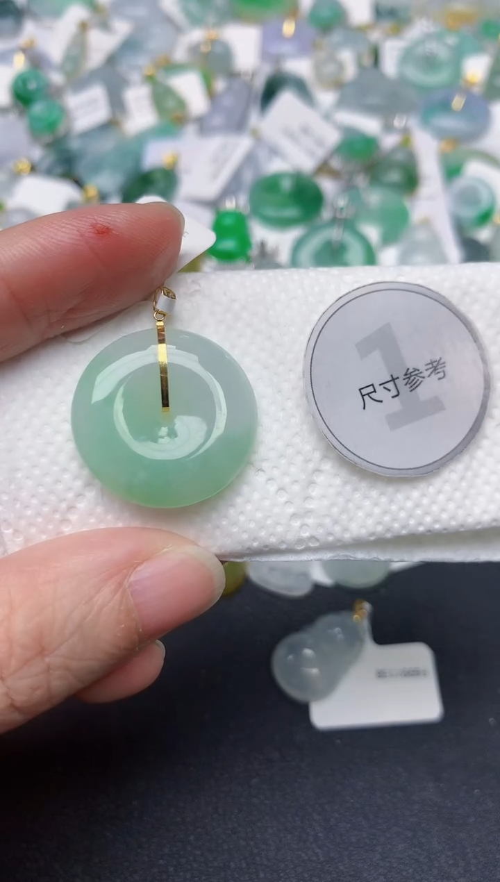 颈饰18K金镶嵌翡翠天然缅甸A货翡翠