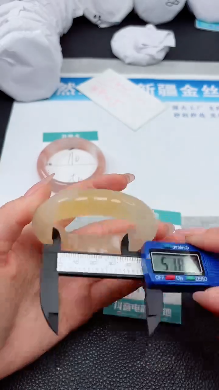 【闪购商品】石英质玉手镯未镶嵌A204