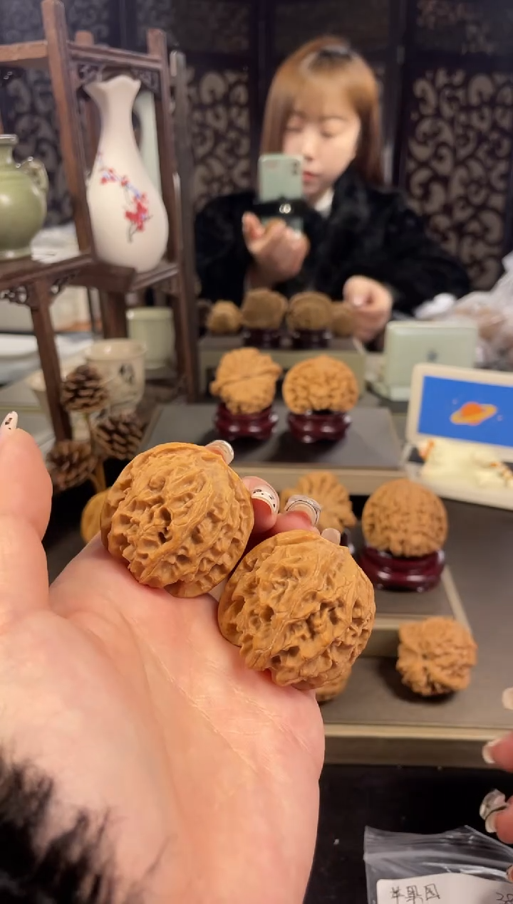 【闪购商品】文玩核桃把件苹果园38尺-18