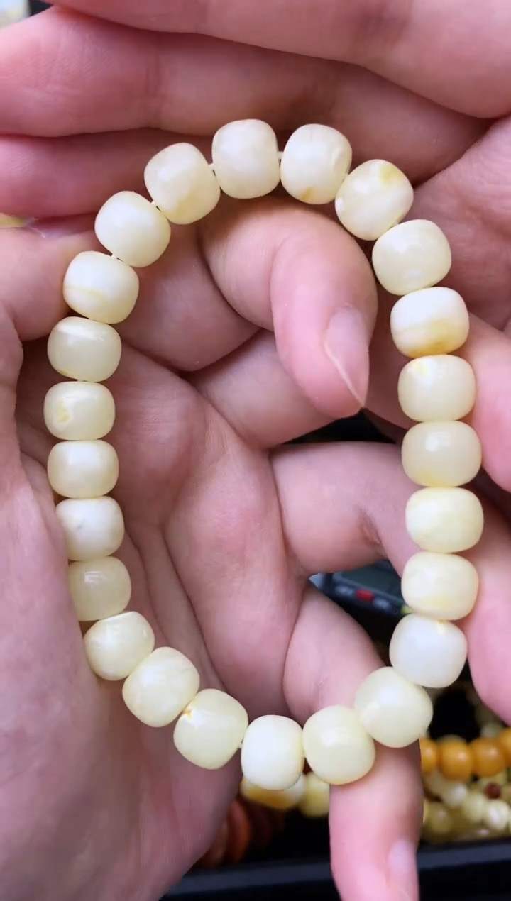 未镶嵌琥珀珠宝奇石103
