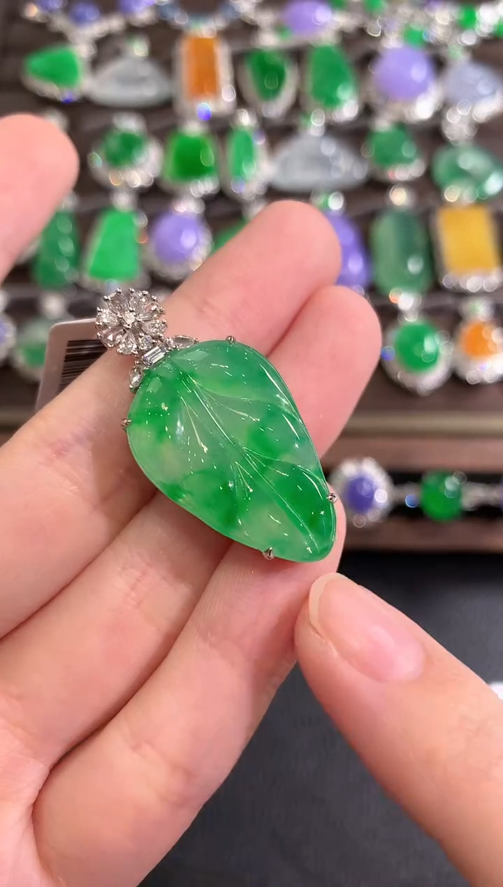 吊坠(不含链)18K金镶嵌翡翠冬日珠宝E19