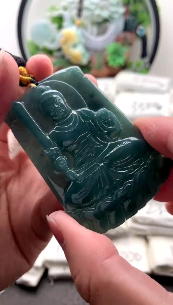 翡翠未镶嵌颈饰不动明王