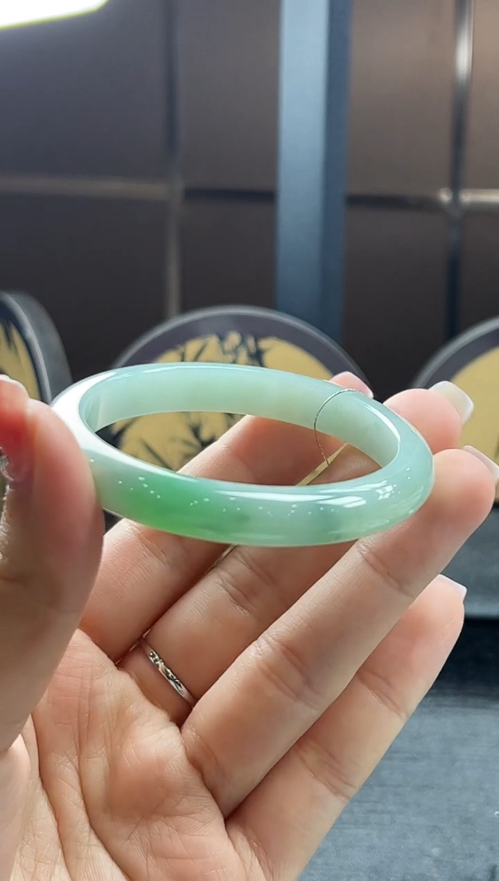 【闪购商品】翡翠手镯未镶嵌翡翠手镯（52-53）