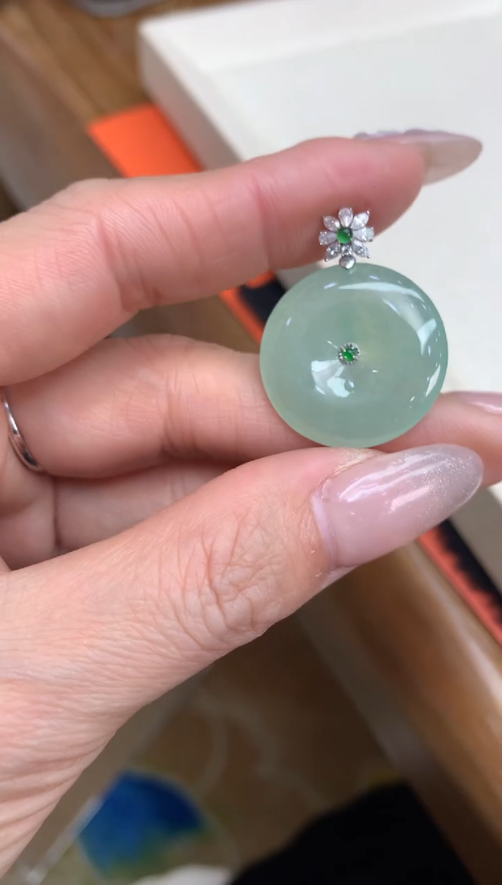 【闪购商品】翡翠颈饰18K金镶嵌平安扣