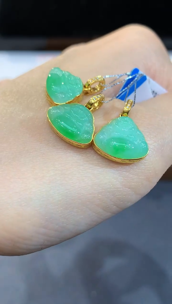 吊坠(不含链)18K金镶嵌翡翠多样性发其一