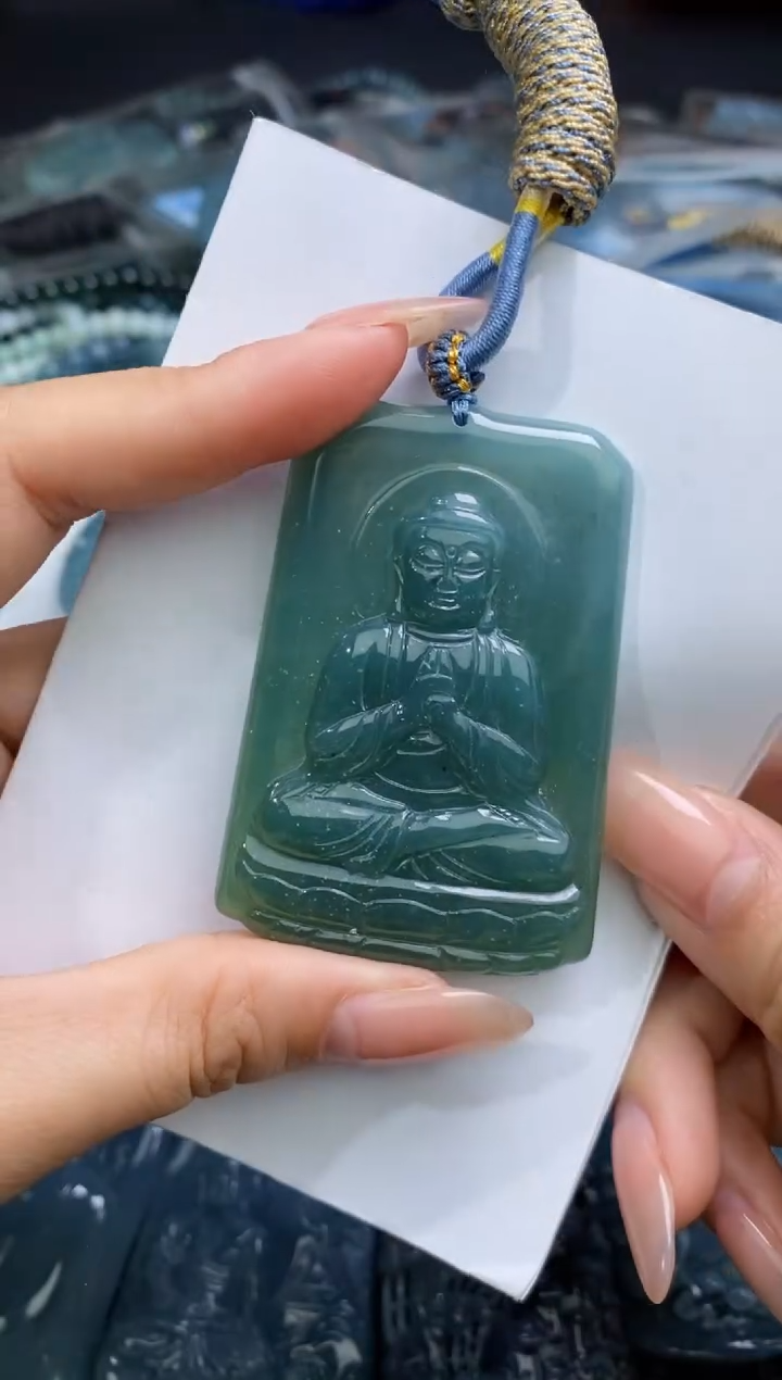 【闪购商品】翡翠颈饰未镶嵌          