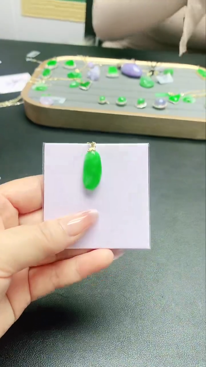 【闪购商品】翡翠颈饰18K金镶嵌证书 礼盒