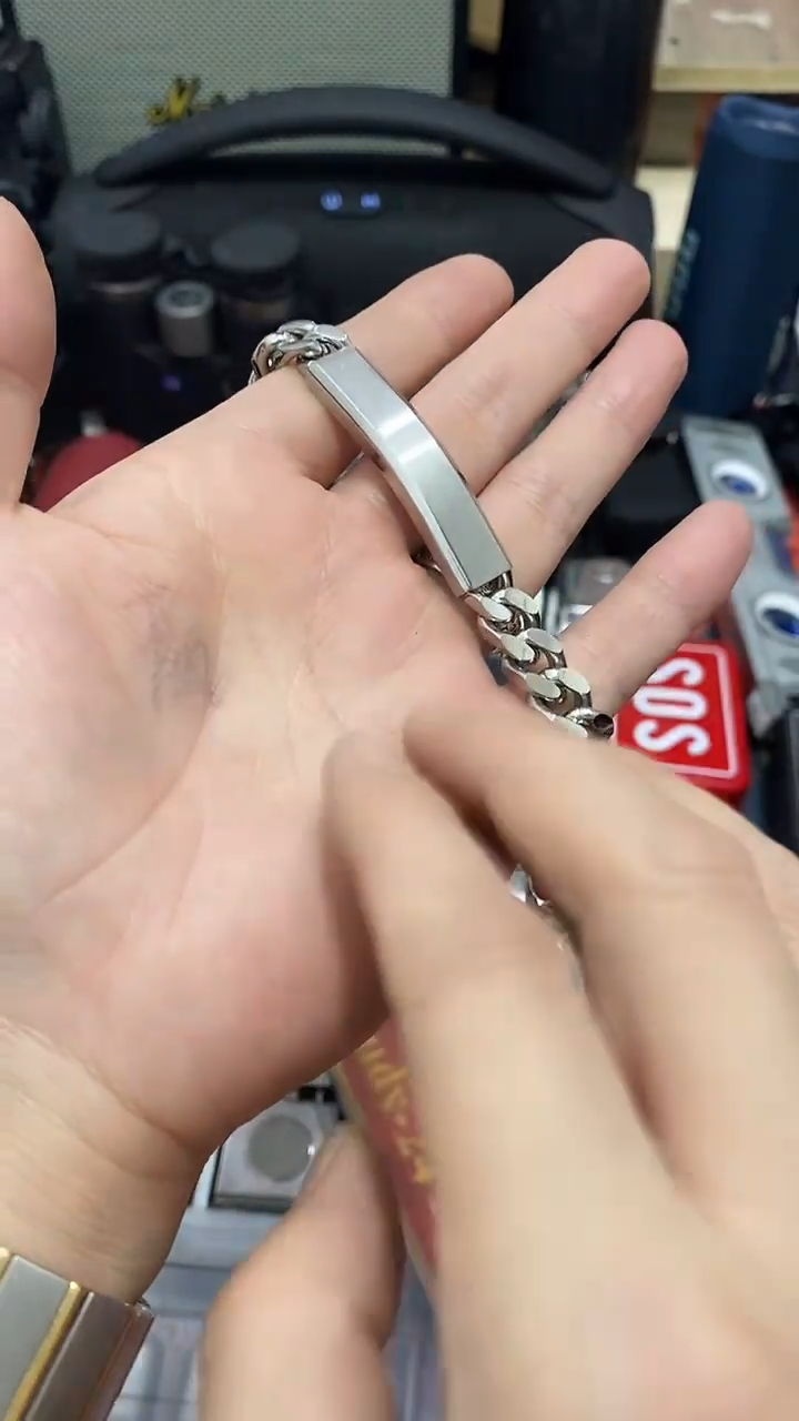 瓷片闪购商品 如图所示