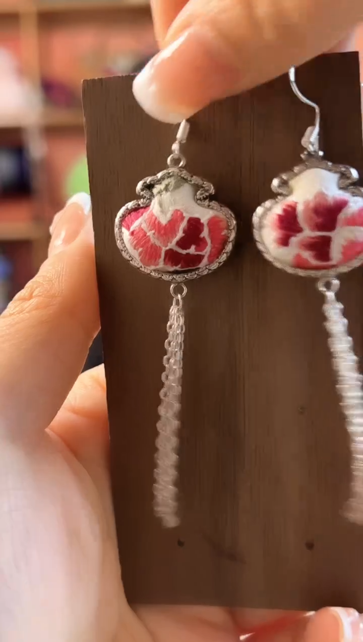 织绣民族风老绣饰品551