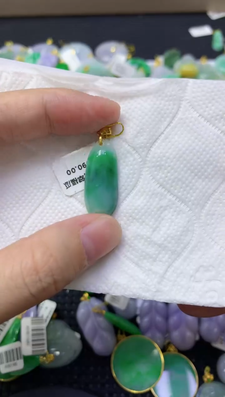 颈饰未镶嵌翡翠天然缅甸翡翠A货