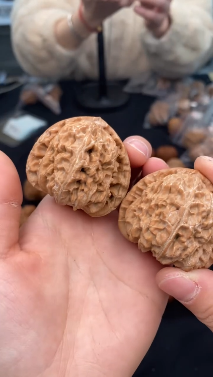 【闪购商品】文玩核桃把件三角白43-u209