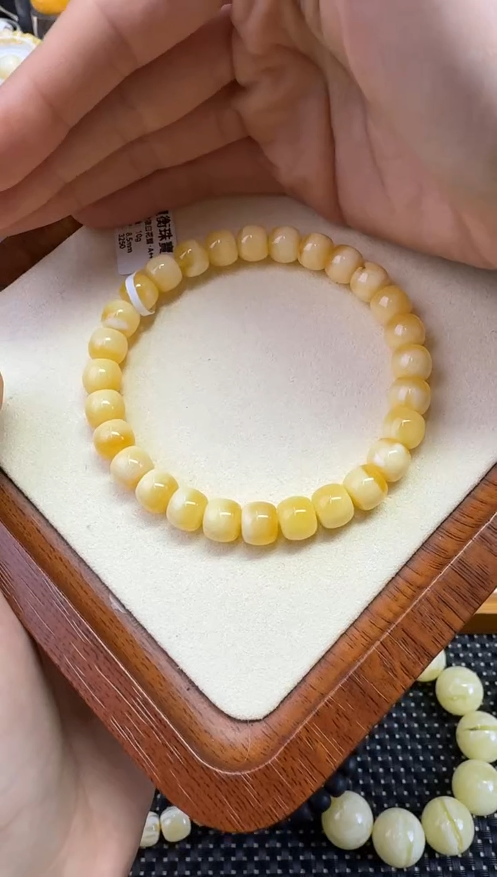 裸石琥珀未镶嵌宝衡 钟爱A++ 奶浓白花毕业 8.5mm