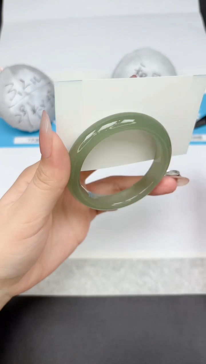【闪购商品】石英质玉手镯未镶嵌258-52