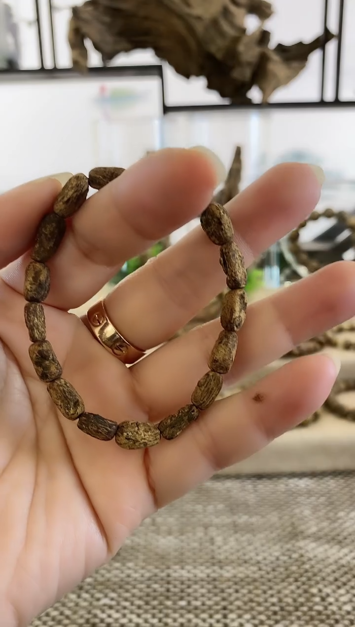 【闪购商品】沉香手串富森红土炭化料随形单圈