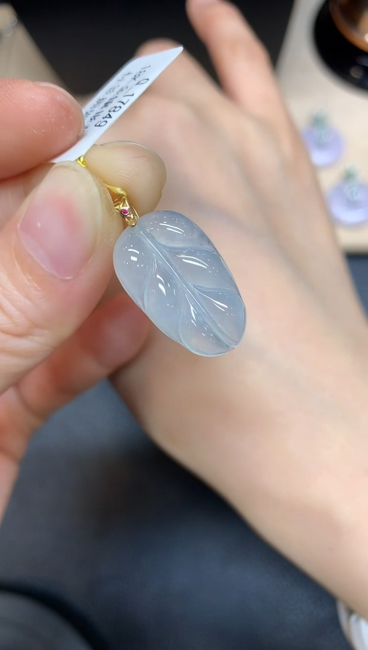【闪购商品】翡翠颈饰18K金镶嵌树叶【无服务费