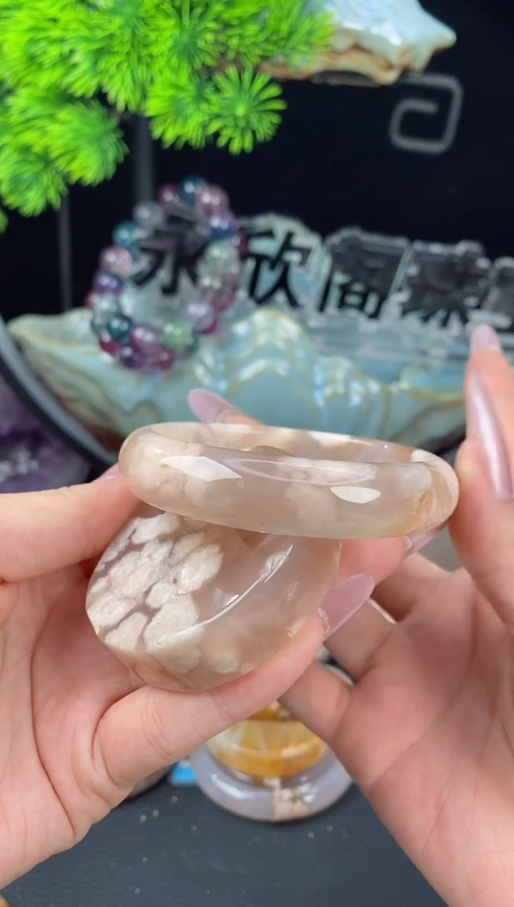 石英质玉手镯（圆镯）未镶嵌56.8
