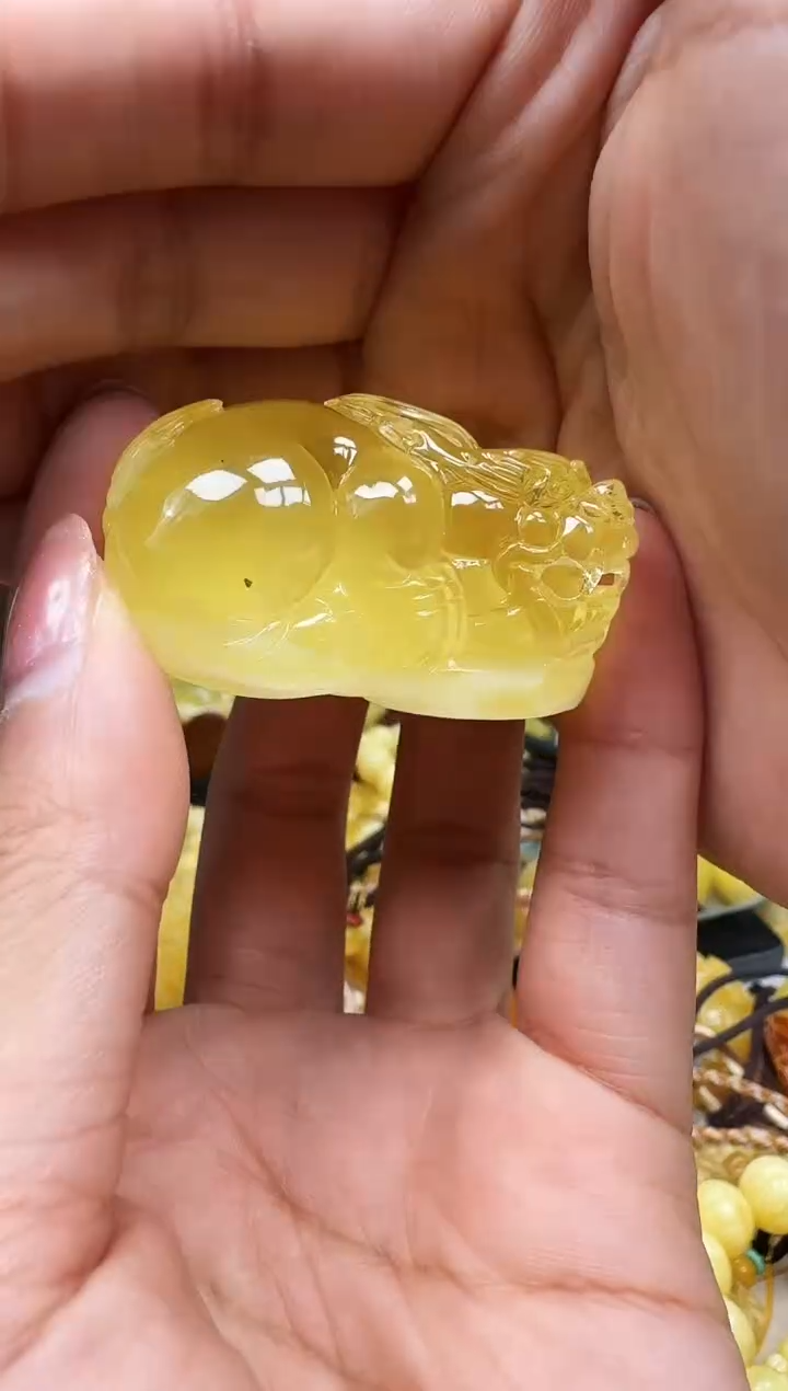 【闪购商品】琥珀裸石未镶嵌貔貅
