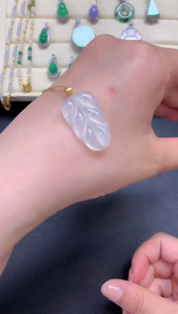 【闪购商品】翡翠18K金镶嵌颈饰A131     