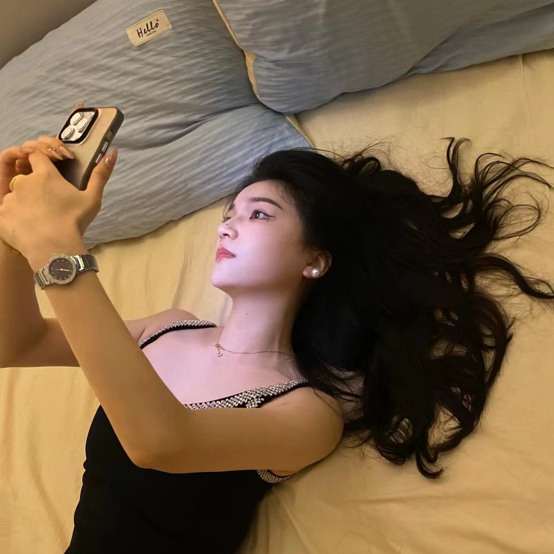2026春夏白色女款小蜜蜂破洞休闲吊带背心短袖