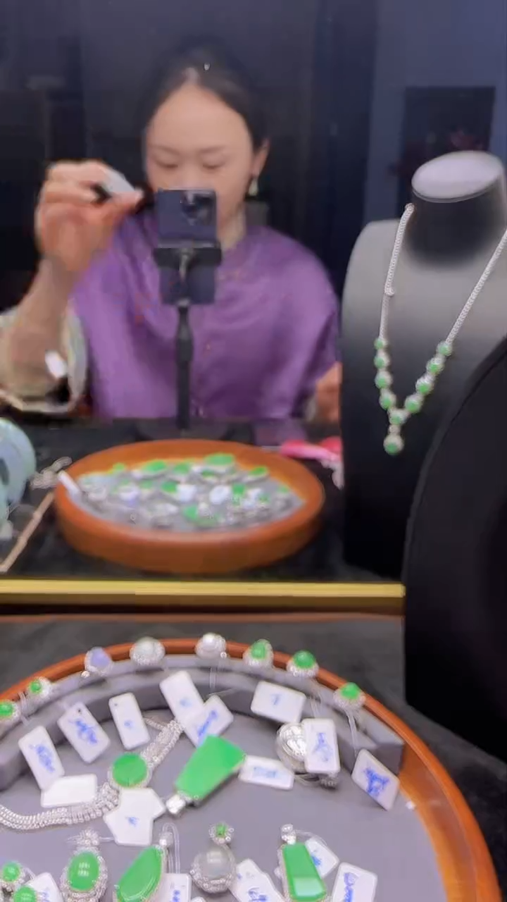 【闪购商品】翡翠吊坠(不含链)未镶嵌天然缅甸翡翠A货白冰如意