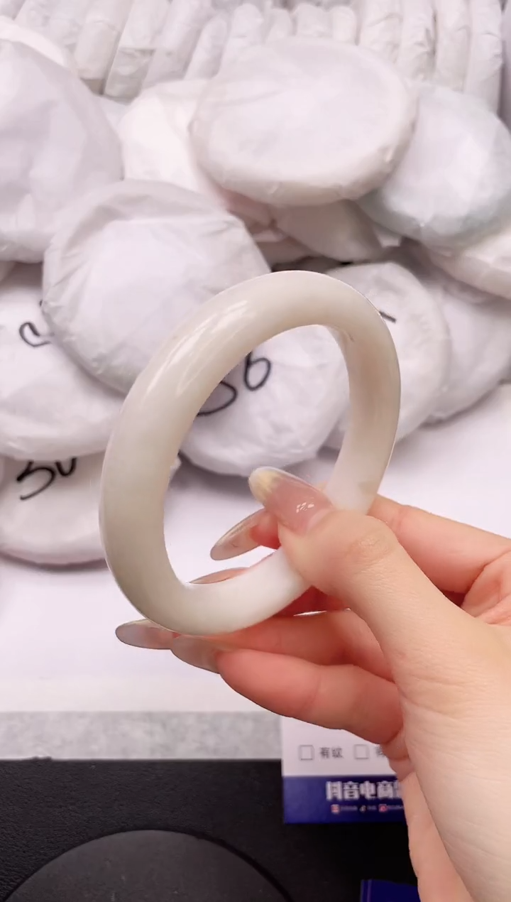 【闪购商品】和田玉手镯未镶嵌4K36-61