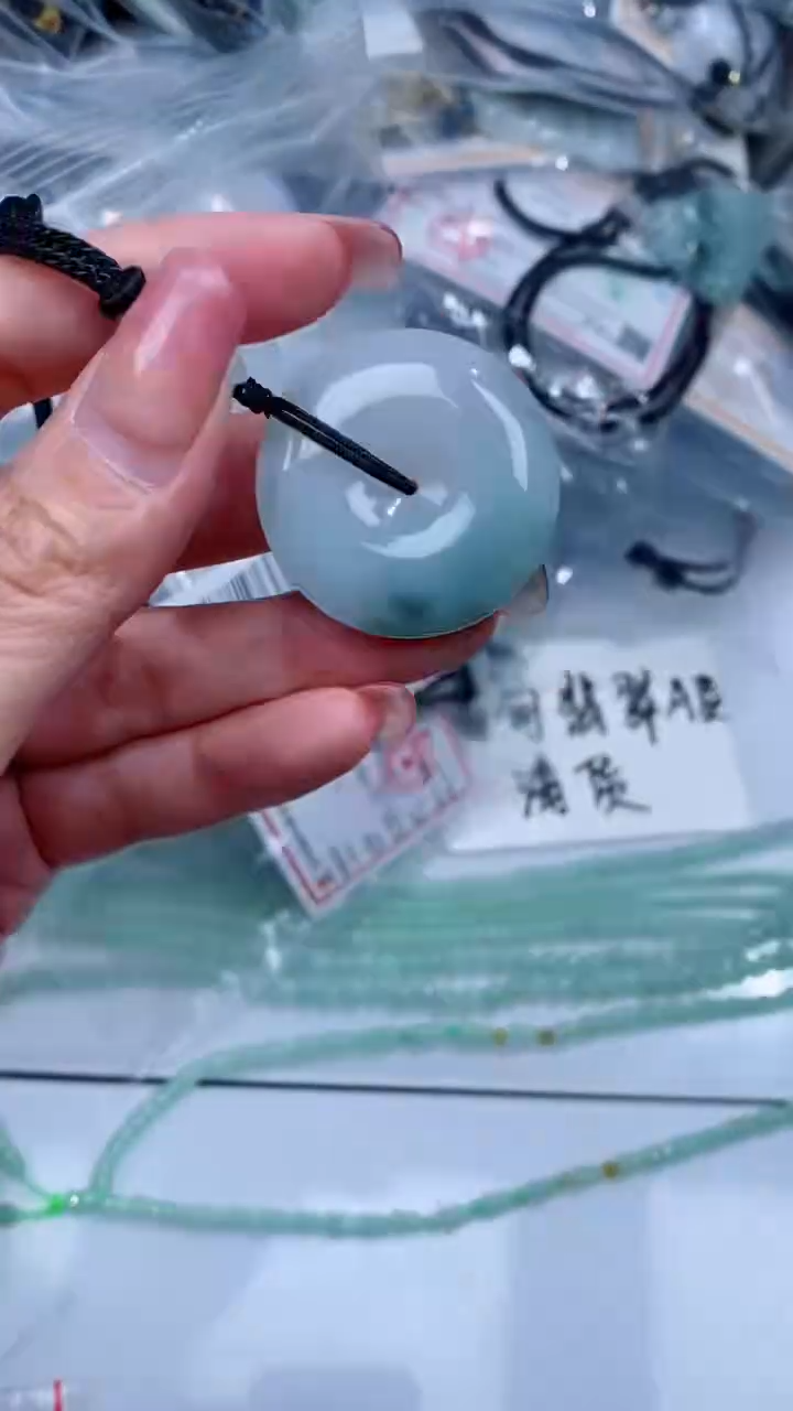 翡翠未镶嵌颈饰吊坠