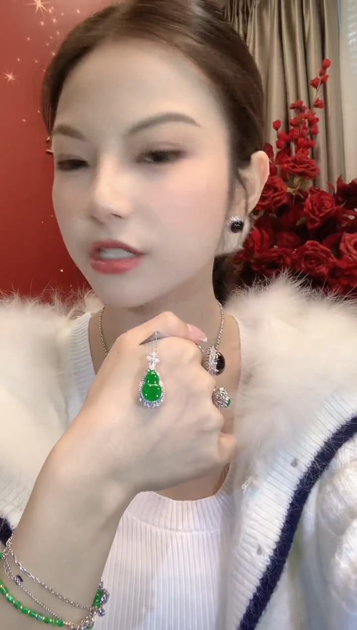 吊坠(不含链)18K金镶嵌翡翠A84