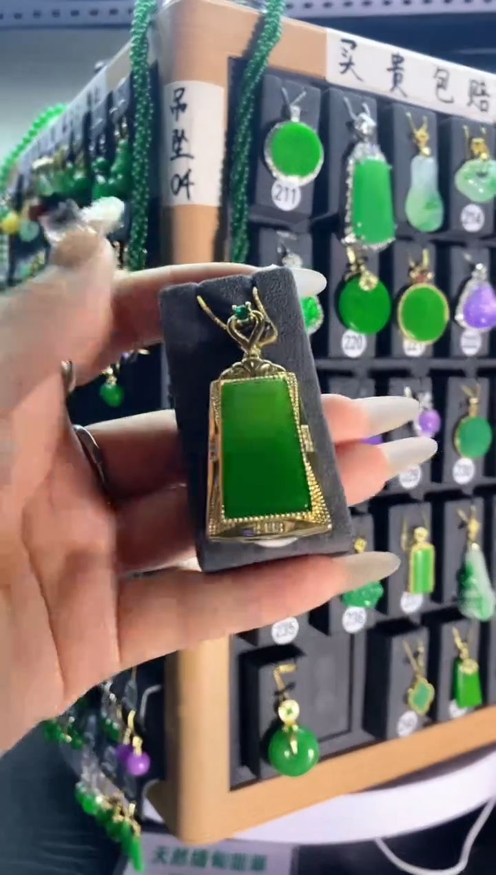 【闪购商品】翡翠耳饰银S925镶嵌244...