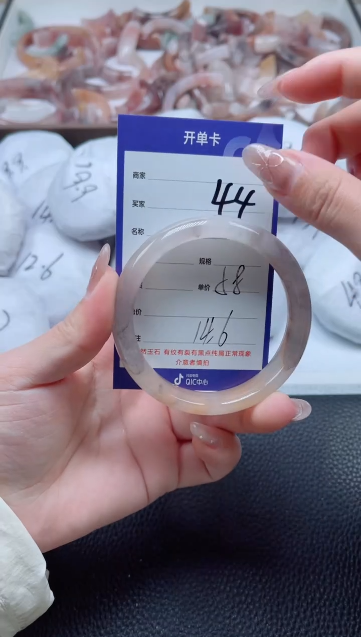 【闪购商品】石英质玉手镯未镶嵌44-58